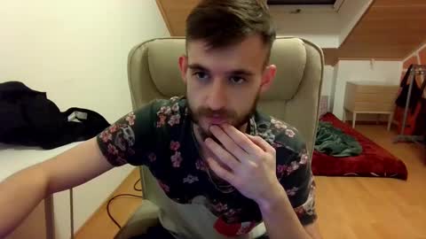 Snapshot of _v_l_a_d_ chatting on February 2025 01:44:01 AM Vlad online show from February 2025 01:44:01 AM