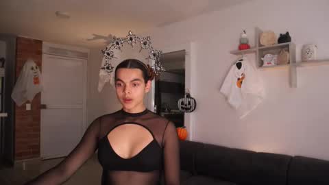 Anastasia Vahos online show from October 2025 05:36:01 PM