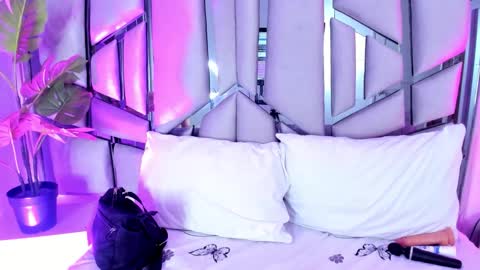 _valeria_saenz_ online show from September 2025 03:52:02 AM