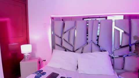 _valeria_saenz_ online show from September 2025 02:06:01 AM