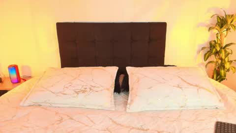 Victoria Fox online show from December 2025 01:20:01 PM