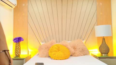 _victoria_gb online show from October 2025 12:53:02 PM