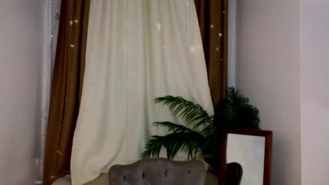 Snapshot of _violet_mills_ chatting on December 2024 02:42:02 AM Violet online show from December 2024 02:42:02 AM