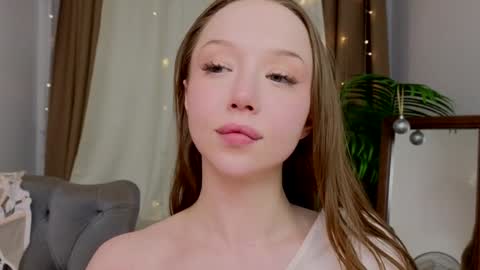 Snapshot of _violet_mills_ chatting on January 2025 02:28:02 AM Violet online show from January 2025 02:28:02 AM