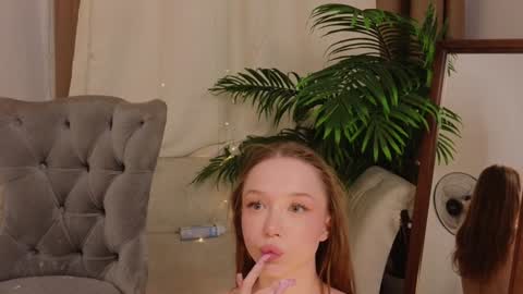 Snapshot of _violet_mills_ chatting on January 2025 11:10:02 PM Violet online show from January 2025 11:10:02 PM