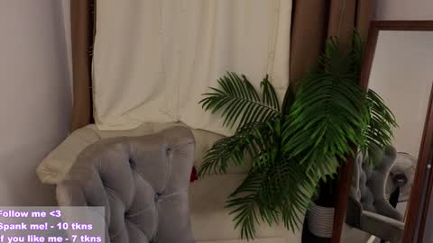 Snapshot of _violet_mills_ chatting on January 2025 02:26:02 AM Violet online show from January 2025 02:26:02 AM