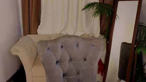 Snapshot of _violet_mills_ chatting on February 2025 08:40:01 PM Violet online show from February 2025 08:40:01 PM