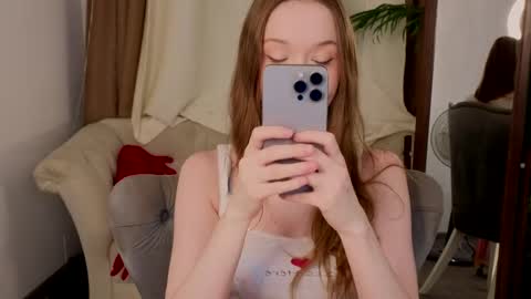 Snapshot of _violet_mills_ chatting on March 2025 08:37:02 PM Violet online show from March 2025 08:37:02 PM