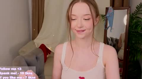 Snapshot of _violet_mills_ chatting on March 2025 11:42:02 PM Violet online show from March 2025 11:42:02 PM