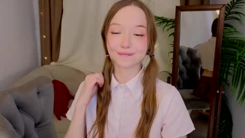 Snapshot of _violet_mills_ chatting on March 2025 11:18:02 PM Violet online show from March 2025 11:18:02 PM