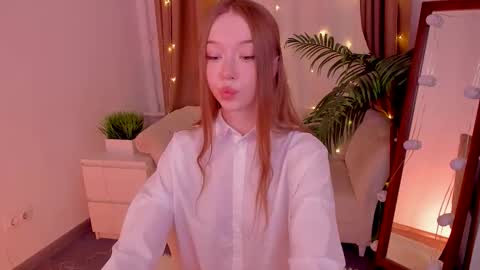 Snapshot of _violet_mills_ chatting on October 2025 01:28:01 AM Violet online show from October 2025 01:28:01 AM