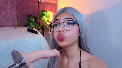 Snapshot of _viollettenoir_ chatting on December 2025 09:10:02 PM online show from December 2025 09:10:02 PM