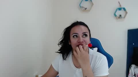 Snapshot of _vitoria1 chatting on March 2025 05:42:02 AM Victoria online show from March 2025 05:42:02 AM