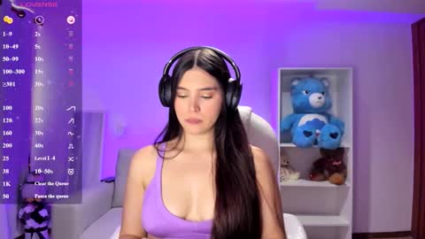 Fernanda  online show from October 2025 09:04:01 PM