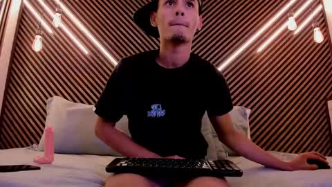  white fox  online show from February 2025 07:39:02 AM