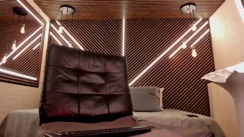  white fox  online show from February 2025 08:28:01 AM