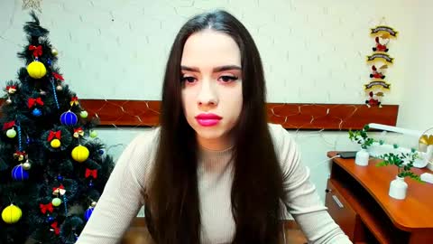 Alisa online show from January 2025 12:38:01 PM