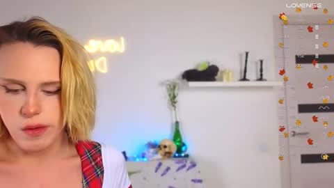 LITTLE FOX online show from October 2025 02:18:01 PM