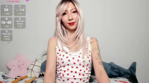 Mia online show from May 2026 10:41:02 PM