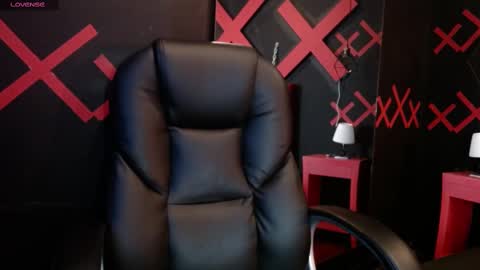 Yuyi online show from February 2025 11:21:01 AM