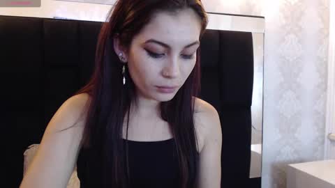 Yuyi online show from February 2025 05:24:01 PM