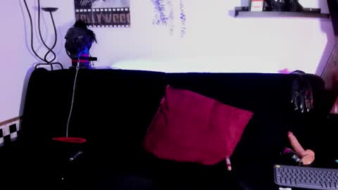 Snapshot of _zara_rosse chatting on April 2026 10:43:02 AM ZARA online show from April 2026 10:43:02 AM