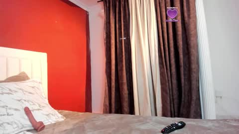 Snapshot of _zoe19_ chatting on November 2025 11:42:02 AM _zoe19_ online show from November 2025 11:42:02 AM