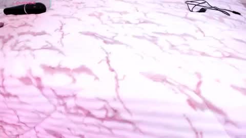 Snapshot of _zoe19_ chatting on November 2025 11:32:02 AM _zoe19_ online show from November 2025 11:32:02 AM