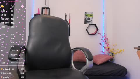 Snapshot of _zoewright chatting on February 2025 05:31:02 AM Zoe online show from February 2025 05:31:02 AM