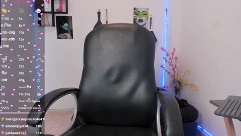 Snapshot of _zoewright chatting on March 2025 12:15:01 AM Zoe online show from March 2025 12:15:01 AM