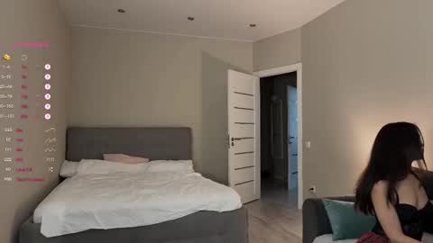 Mila and Jess online show from November 2025 12:58:02 PM