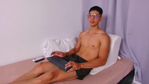 Axel online show from October 2025 02:01:02 AM