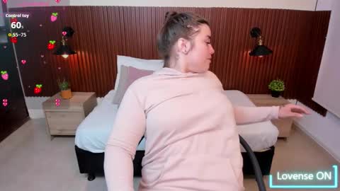 Snapshot of aabby_lee chatting on November 2025 07:04:01 PM Abby Lee online show from November 2025 07:04:01 PM