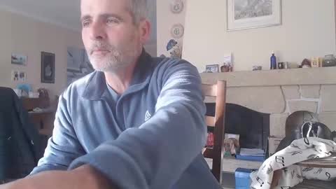 Snapshot of aalex1717 chatting on December 2024 03:04:01 PM Aalex1717 online show from December 2024 03:04:01 PM