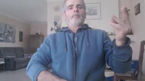 Snapshot of aalex1717 chatting on December 2025 01:40:01 PM Aalex1717 online show from December 2025 01:40:01 PM