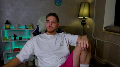 Snapshot of aalexxxxxx chatting on December 2024 05:02:01 AM Alex online show from December 2024 05:02:01 AM