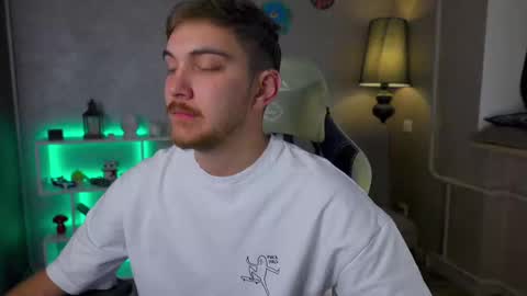 Snapshot of aalexxxxxx chatting on February 2025 06:33:01 AM Alex online show from February 2025 06:33:01 AM