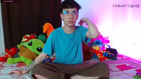 Snapshot of aaron_1806 chatting on December 2025 02:50:02 AM aaron online show from December 2025 02:50:02 AM