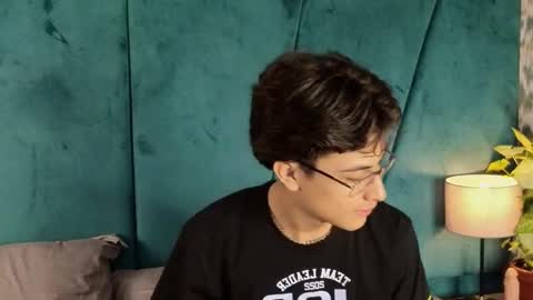 Aaron Ezequiel online show from September 2025 10:01:02 PM