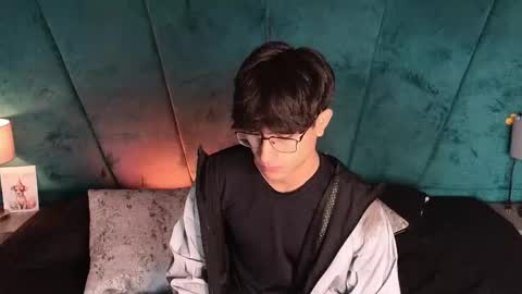 Aaron Ezequiel online show from May 2026 12:32:02 PM
