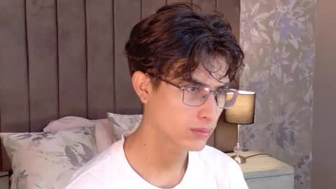 Aaron Ezequiel online show from May 2026 02:56:02 PM