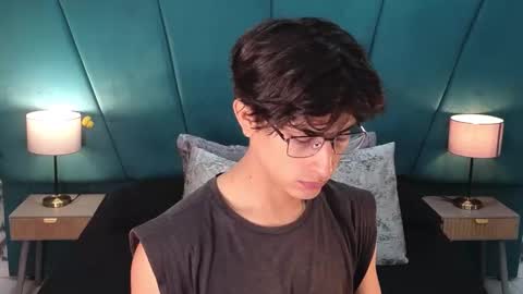 Snapshot of aaron_eze chatting on June 2026 12:22:02 PM Aaron Ezequiel online show from June 2026 12:22:02 PM