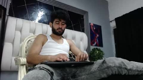 aaron_jones_1 online show from April 2026 09:56:02 PM