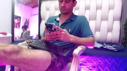 aaron_jones_1 online show from May 2026 07:51:02 PM