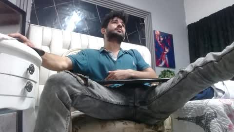 aaron_jones_1 online show from May 2026 03:35:02 AM