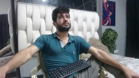 aaron_jones_1 online show from May 2026 06:31:02 AM