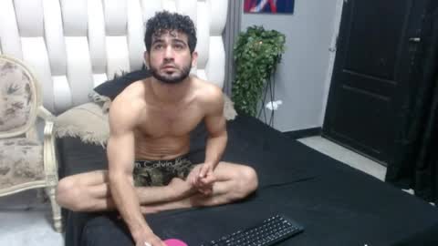 aaron_jones_1 online show from May 2026 03:55:02 AM
