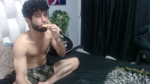 aaron_jones_1 online show from May 2026 06:32:02 AM