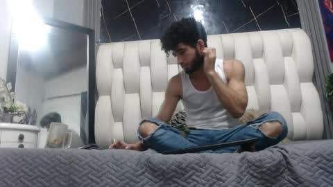 aaron_jones_1 online show from May 2026 09:17:01 AM