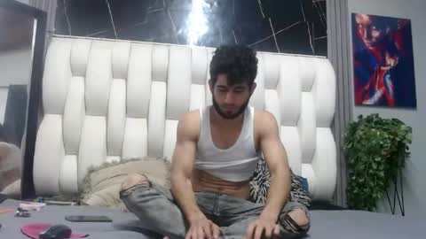 aaron_jones_1 online show from May 2026 05:59:01 AM